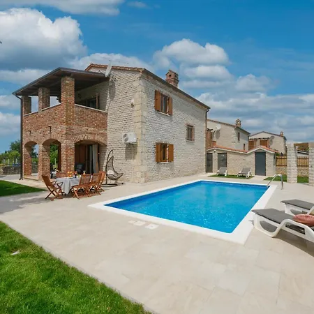 La Vita Villa *